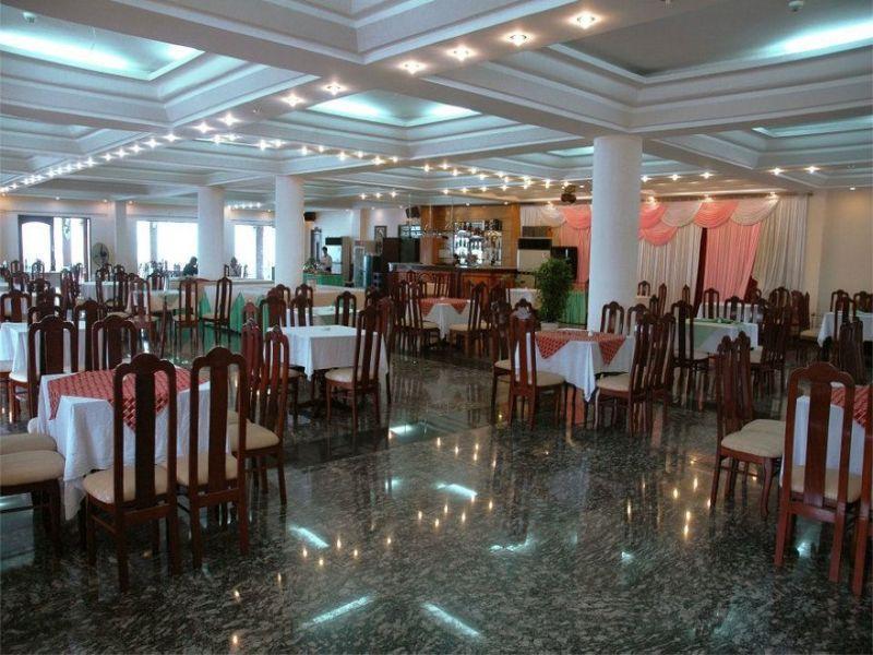 Hoang Yen Hotel Куинён Экстерьер фото