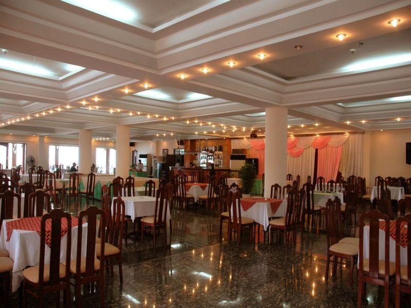 Hoang Yen Hotel Куинён Экстерьер фото